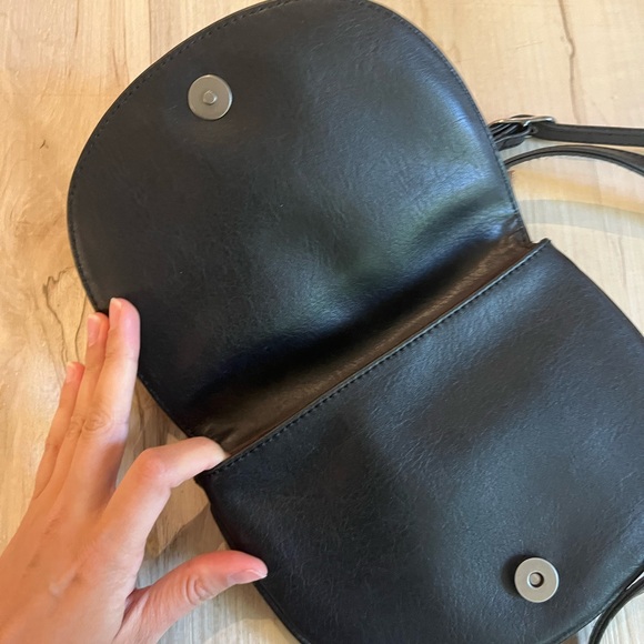 Matt & Nat half moon bag black - Picture 2 of 3